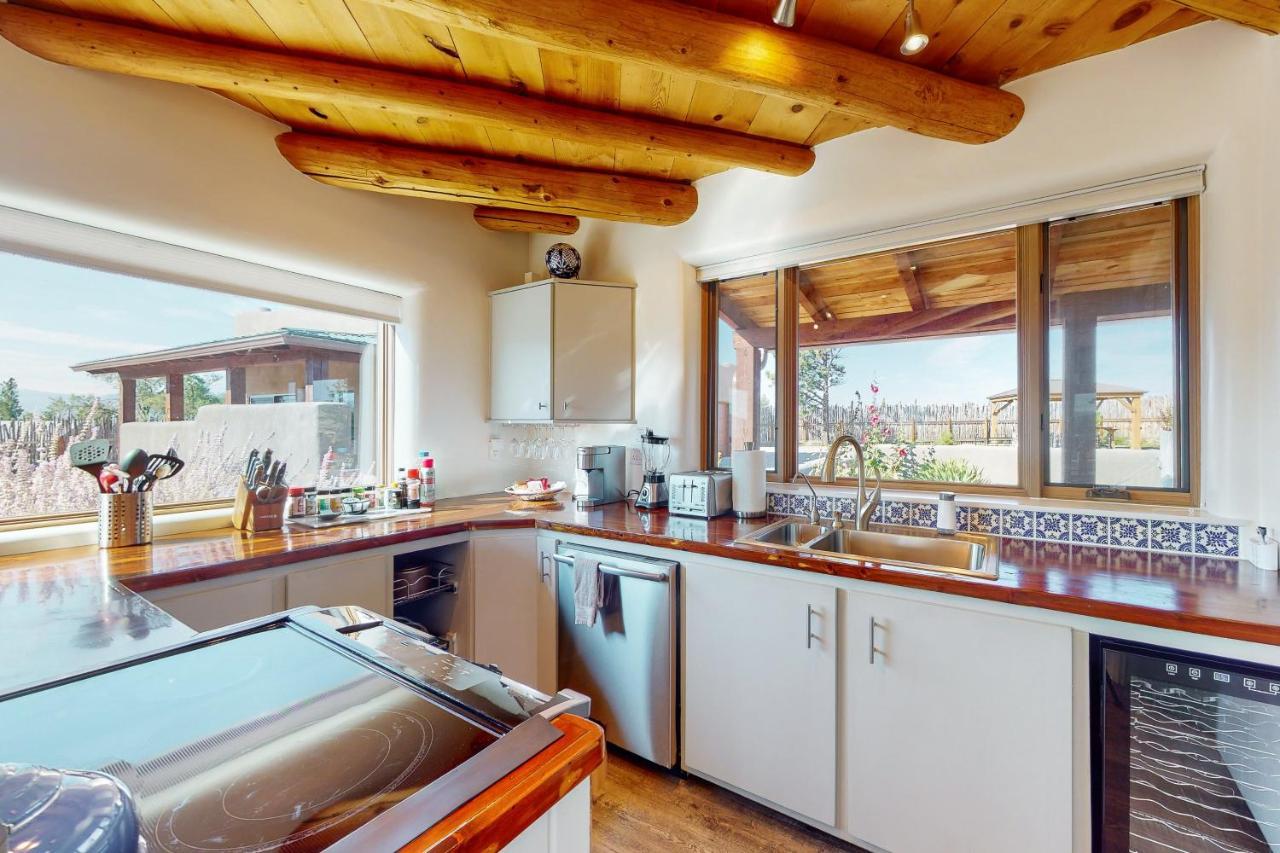 Cottam Pines A Villa Taos Exterior photo